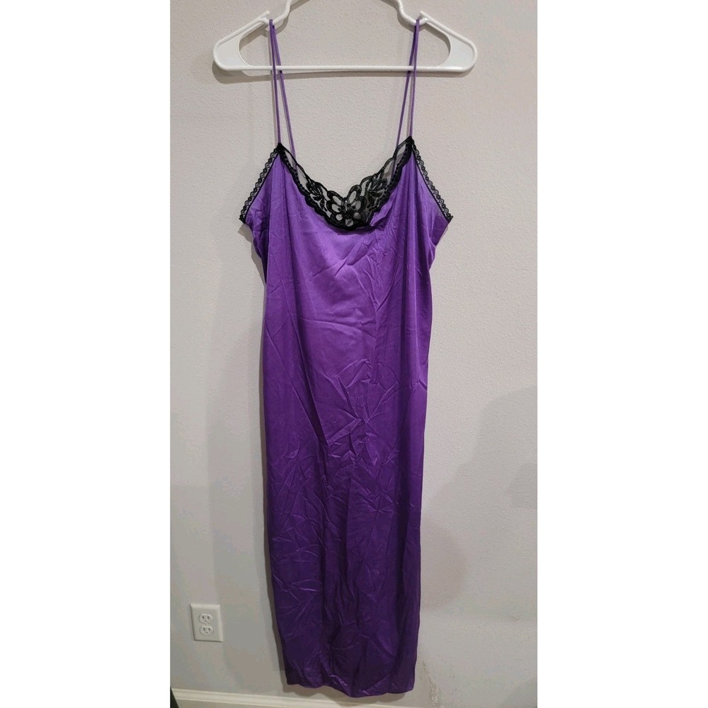 Vintage Sz M Purple Slip Dress Night Gown Chemise Lace Neck 100% Nylon USA‎ Made